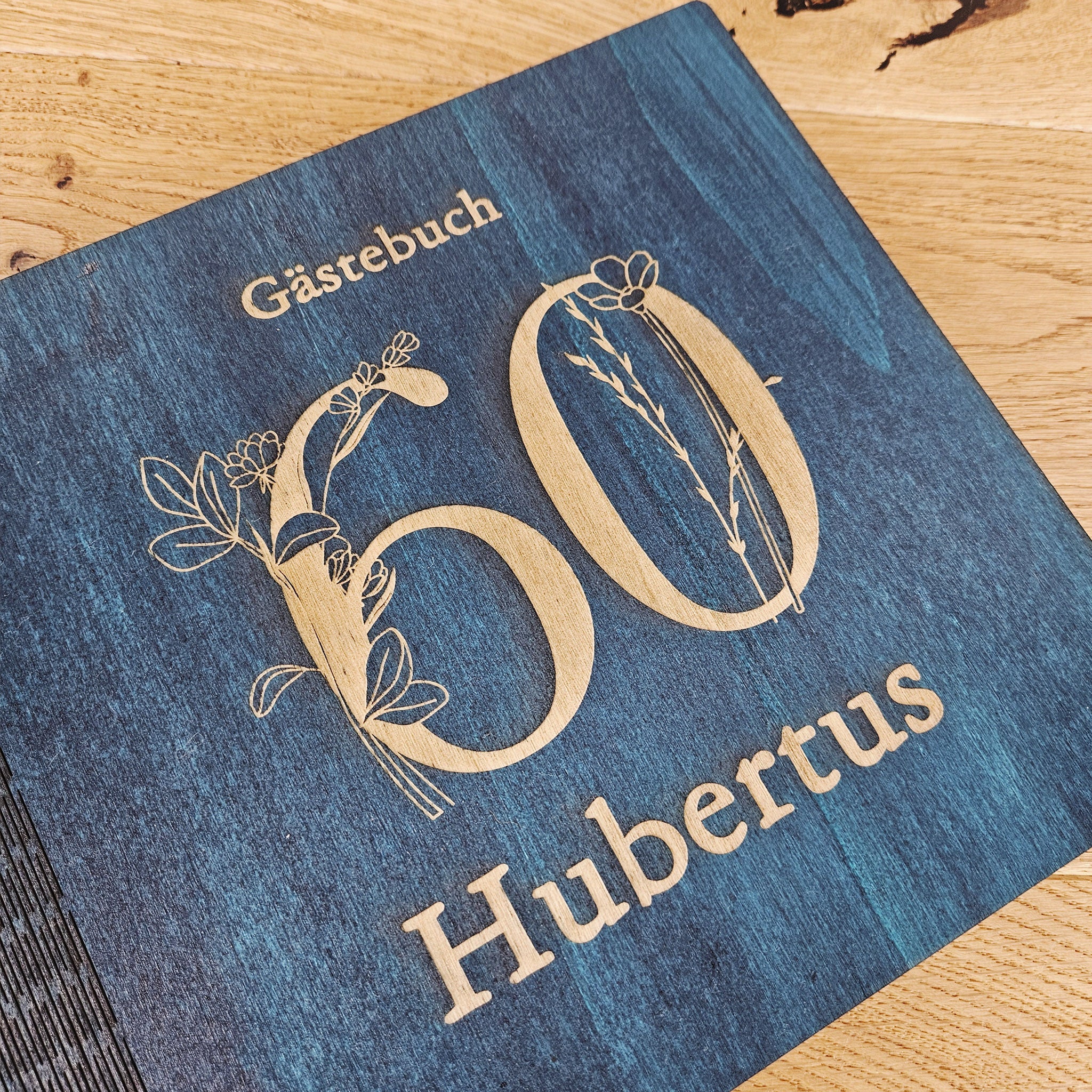 Personalisiertes Holz-Gästebuch Geburtstag, Farbwahl, Motiv "große Zahl", Holzbuch