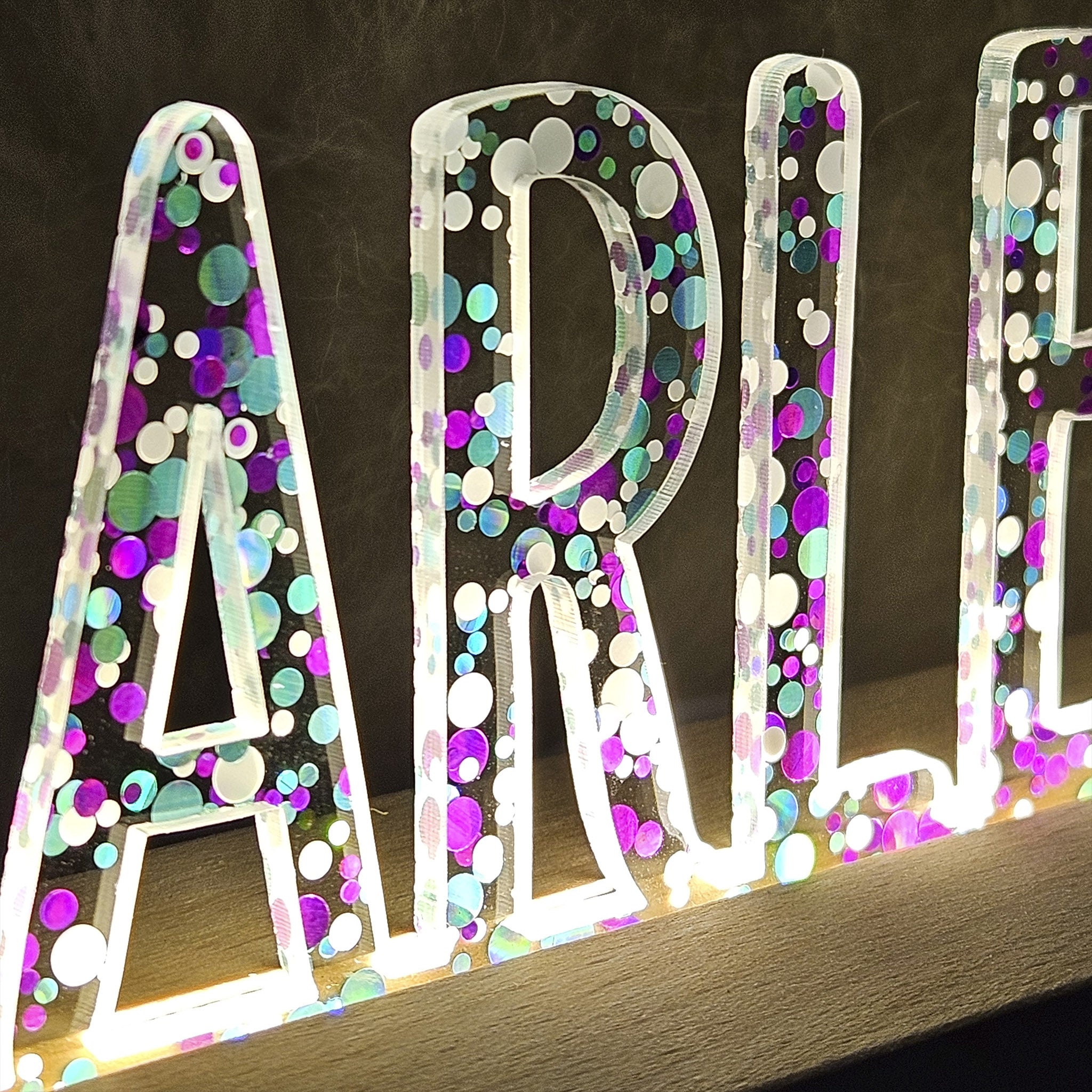 Großes, personalisiertes Nachtlicht Glitter-Konfetti türkis lila weiß, LED Lampe mit Wunschname personalisiert