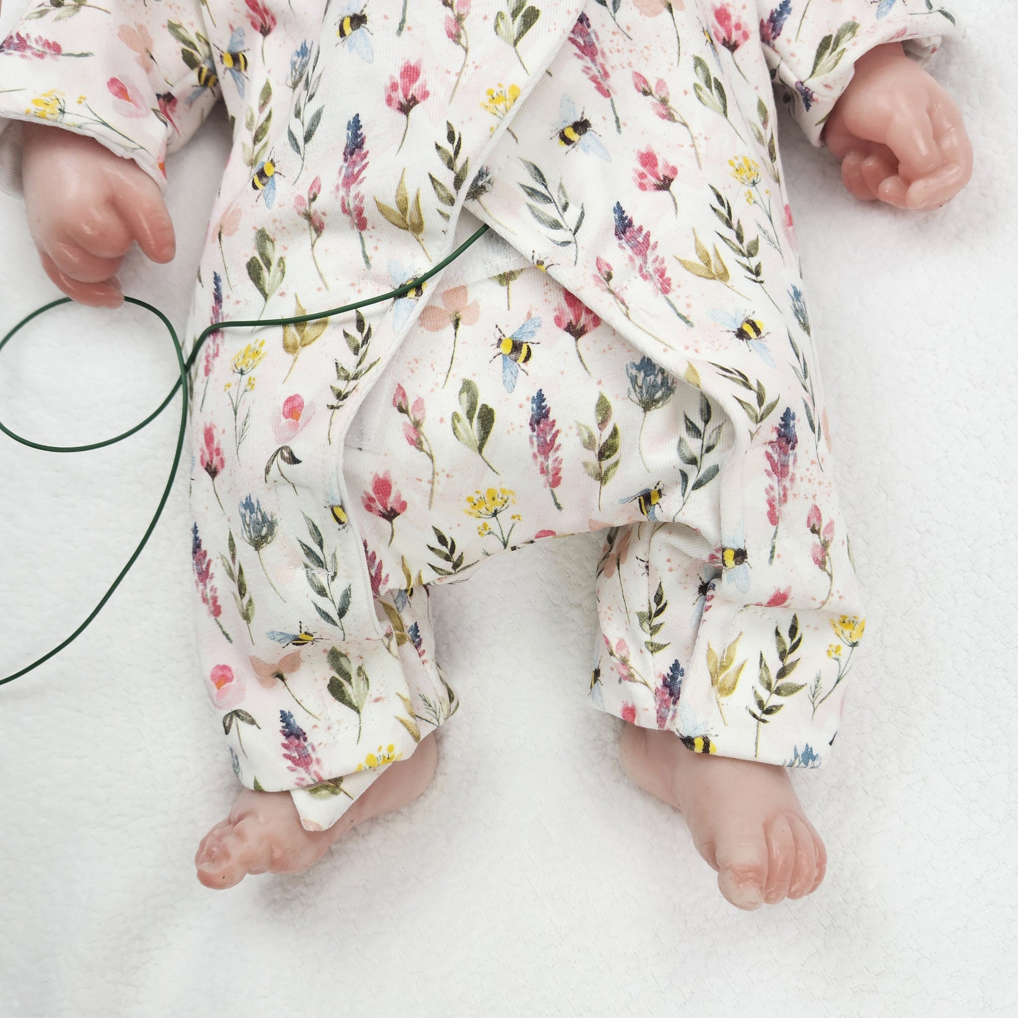 Adaptiver Frühchen Strampler "Blumenwiese"