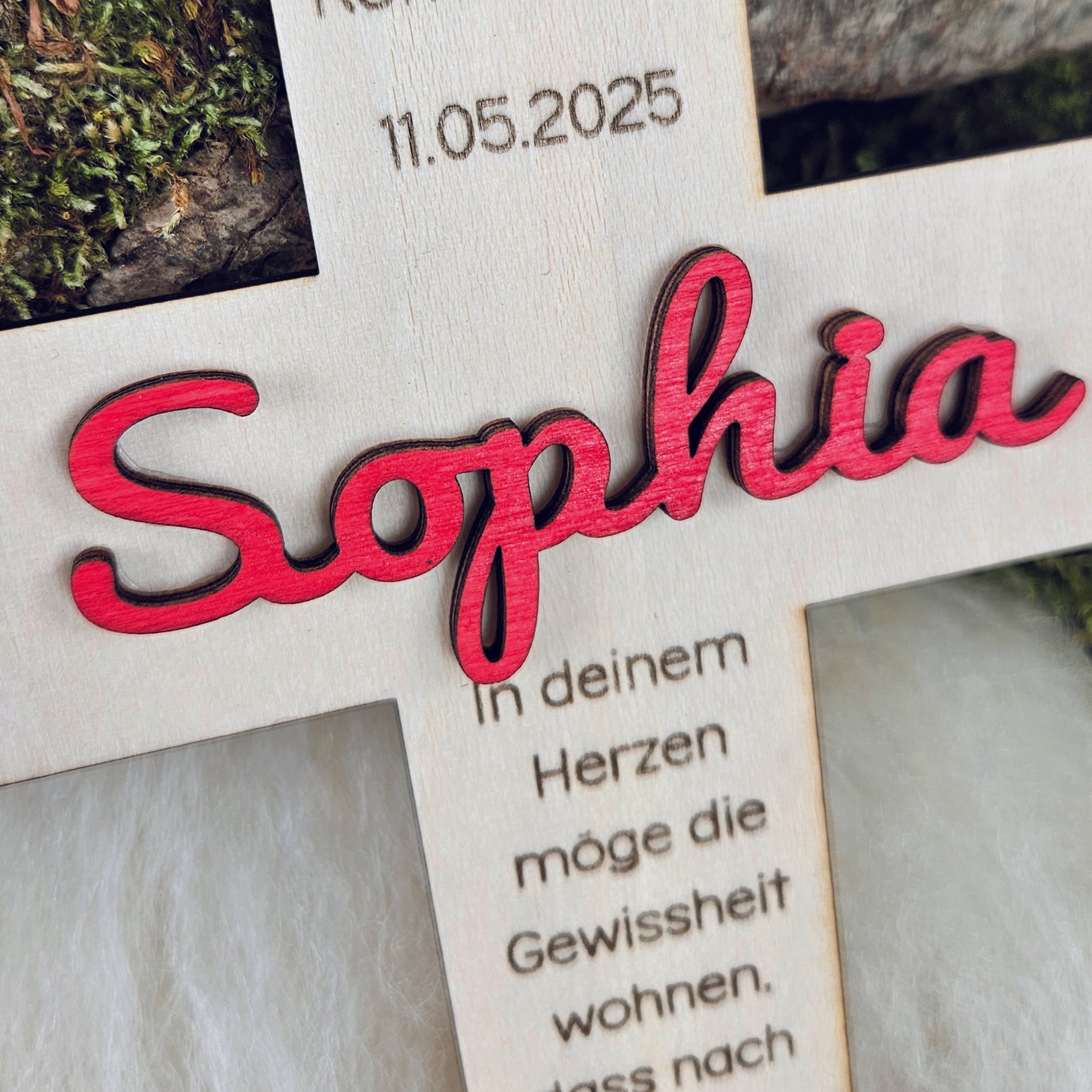 Personalisiertes Kreuz zu Taufe, Segnung - 3D Holzkreuz mit Namen (rot) &amp; Wunschspruch