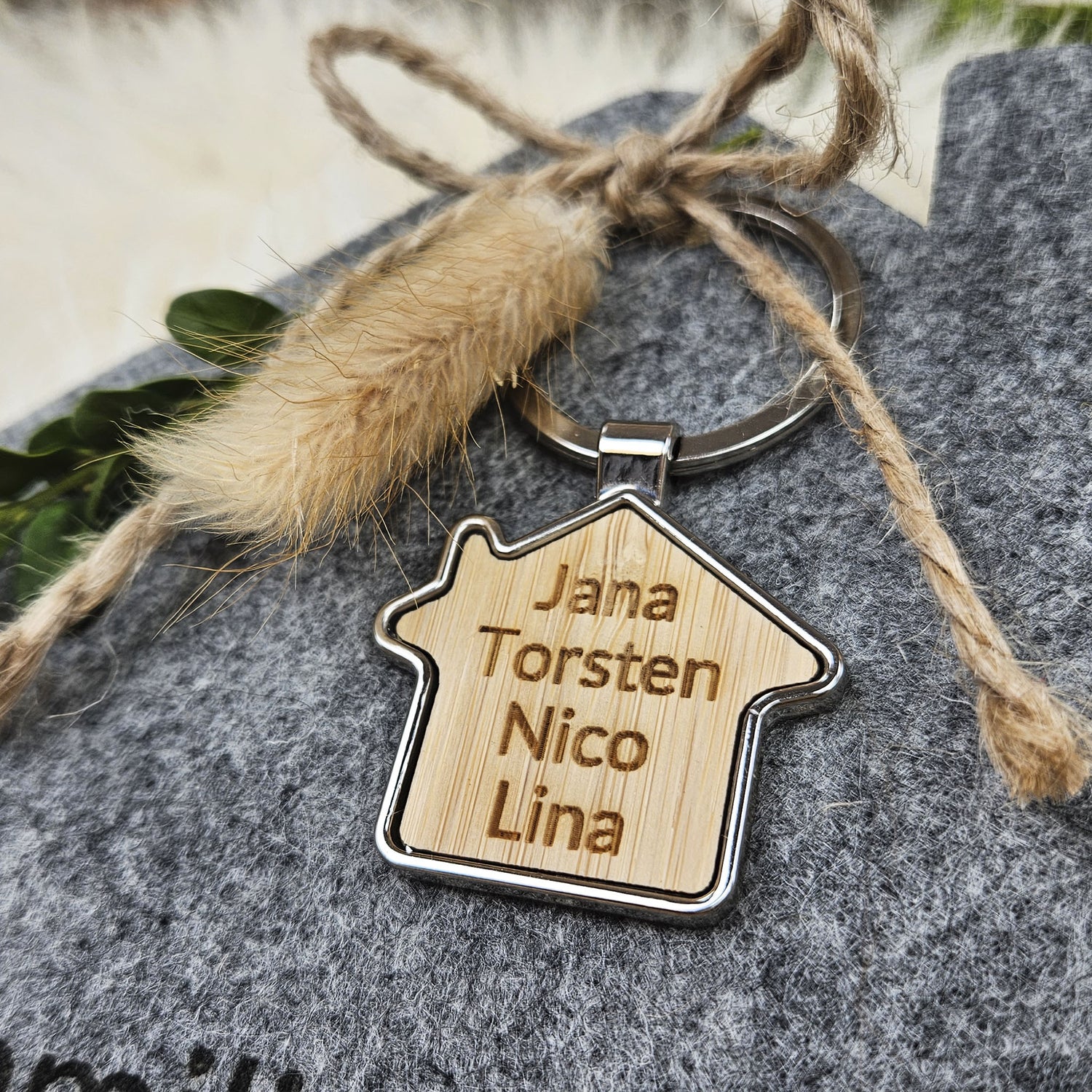 Personalisierter Schlüsselanhänger &quot;Familie&quot; Haus, Holz Schlüsselanhänger personalisiert in Hausform