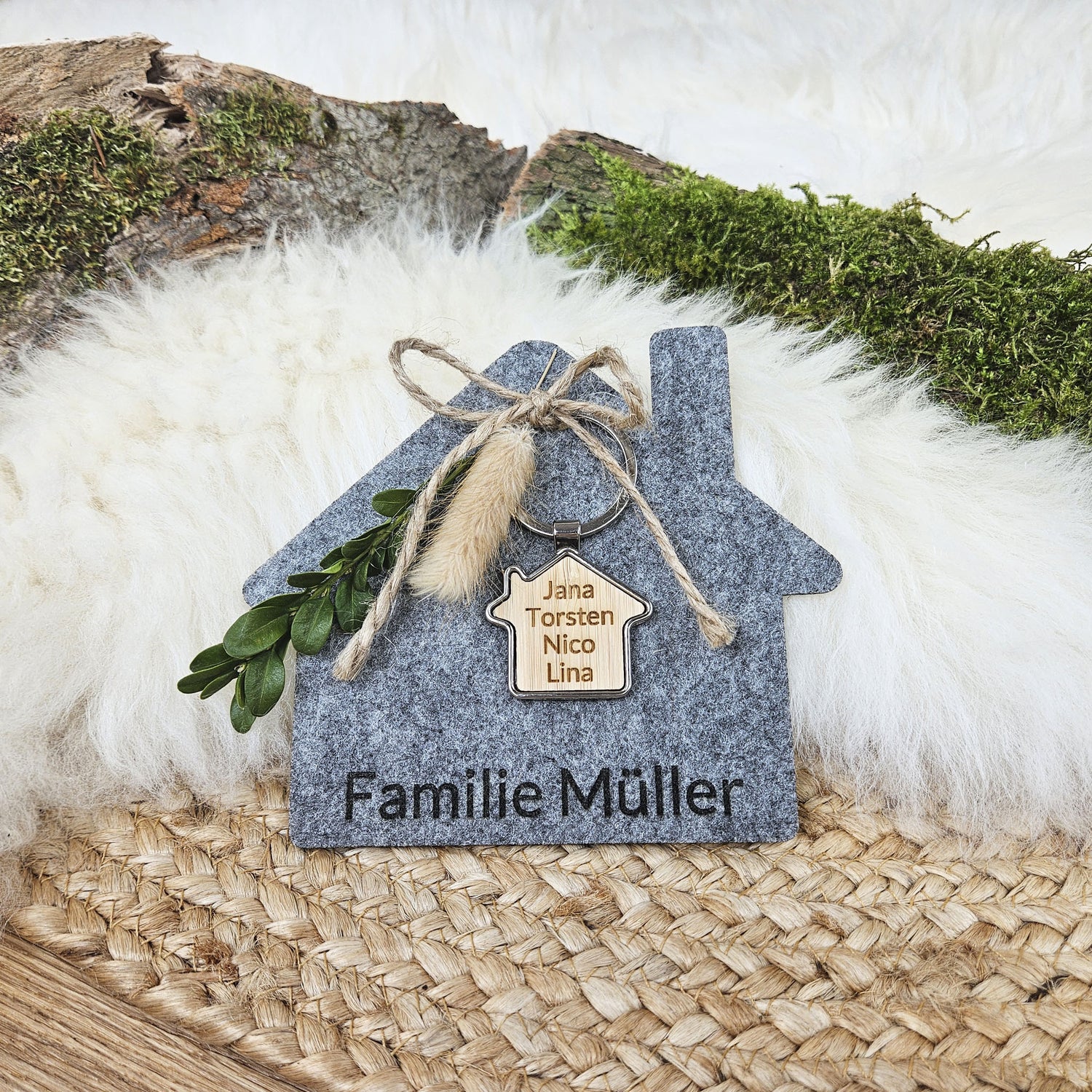 Personalisierter Schlüsselanhänger &quot;Familie&quot; Haus, Holz Schlüsselanhänger personalisiert in Hausform