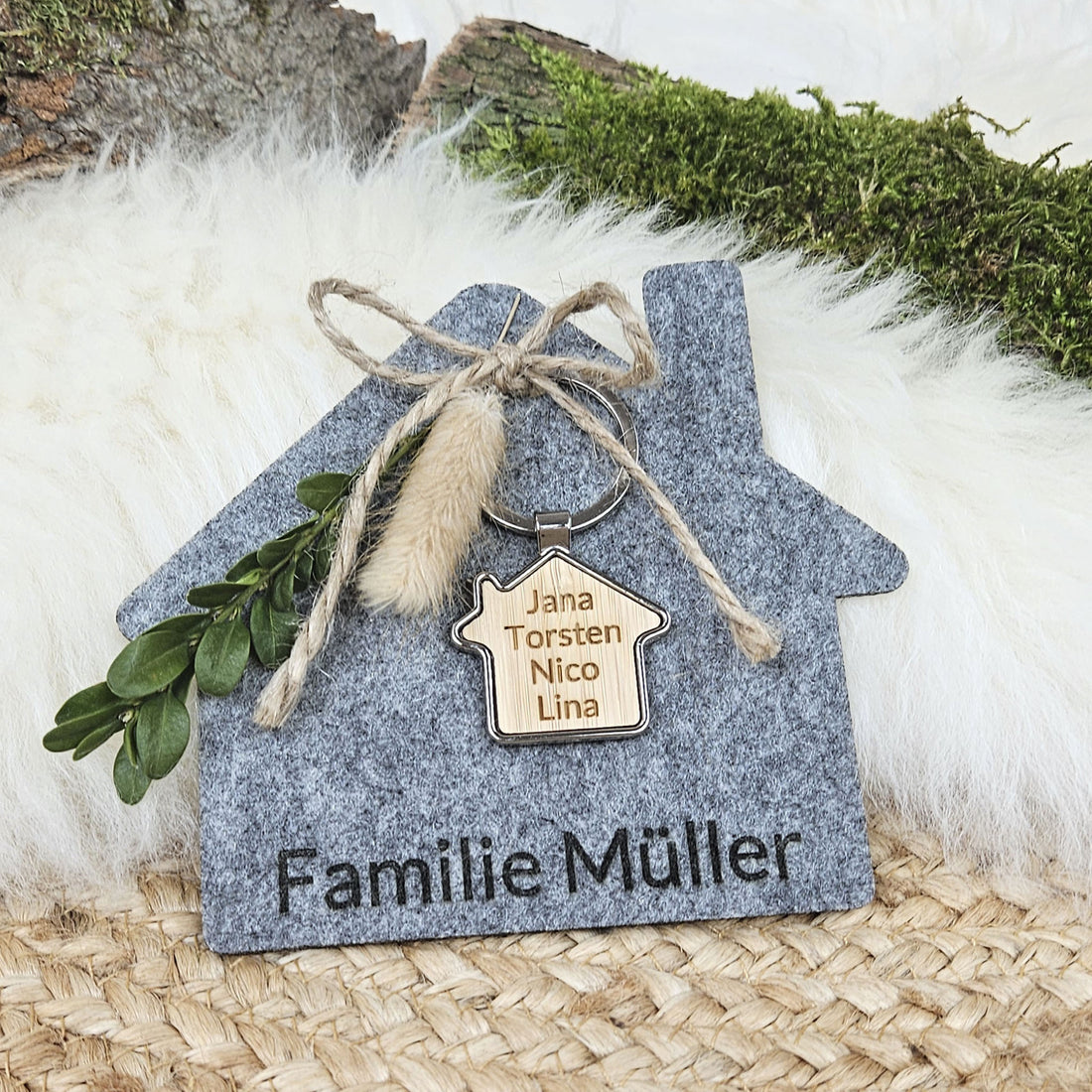 Personalisierter Schlüsselanhänger &quot;Familie&quot; Haus, Holz Schlüsselanhänger personalisiert in Hausform