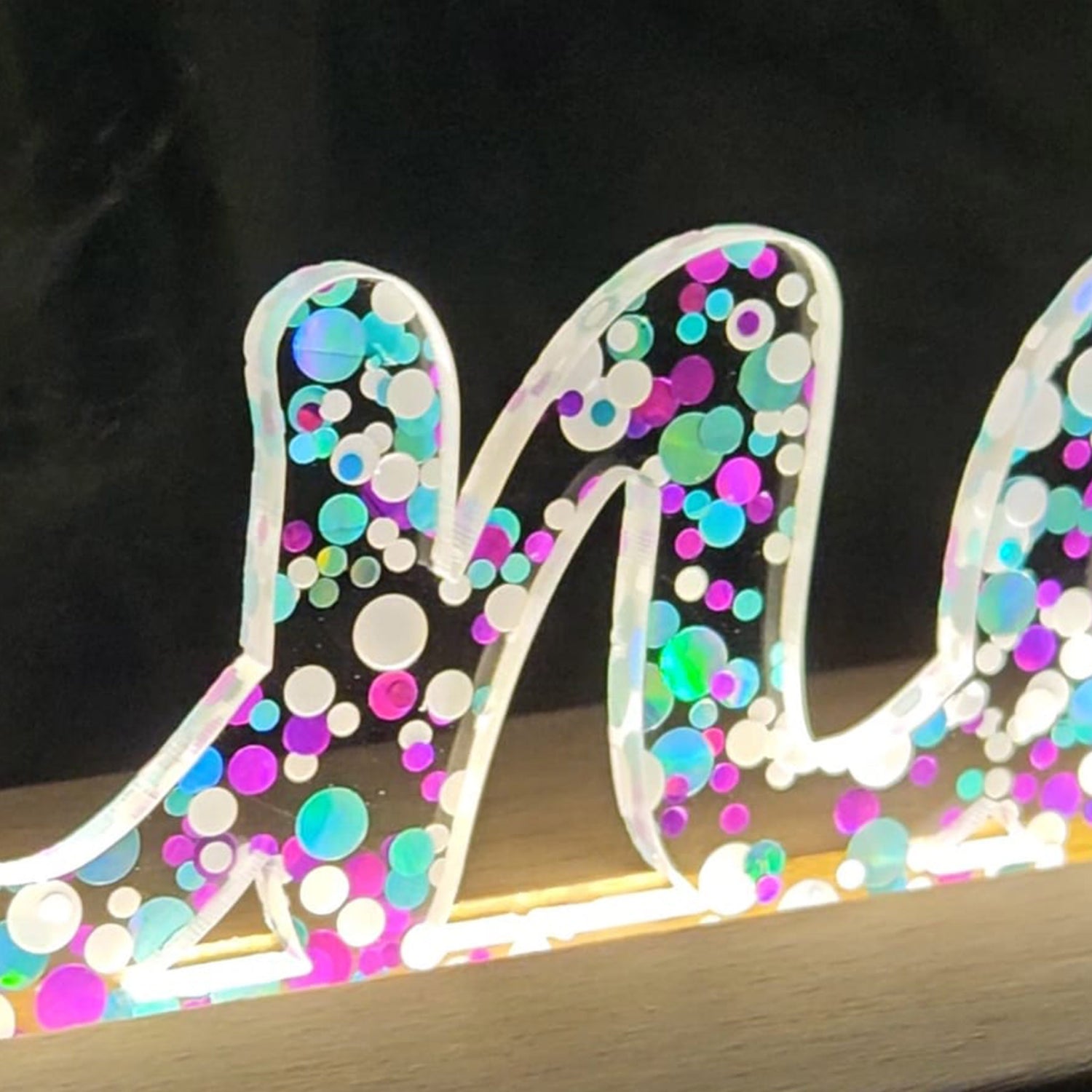 Großes, personalisiertes Nachtlicht Glitter-Konfetti türkis lila weiß, LED Lampe mit Wunschname personalisiert