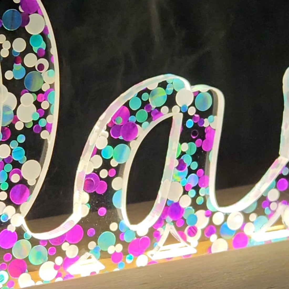 Großes, personalisiertes Nachtlicht Glitter-Konfetti türkis lila weiß, LED Lampe mit Wunschname personalisiert