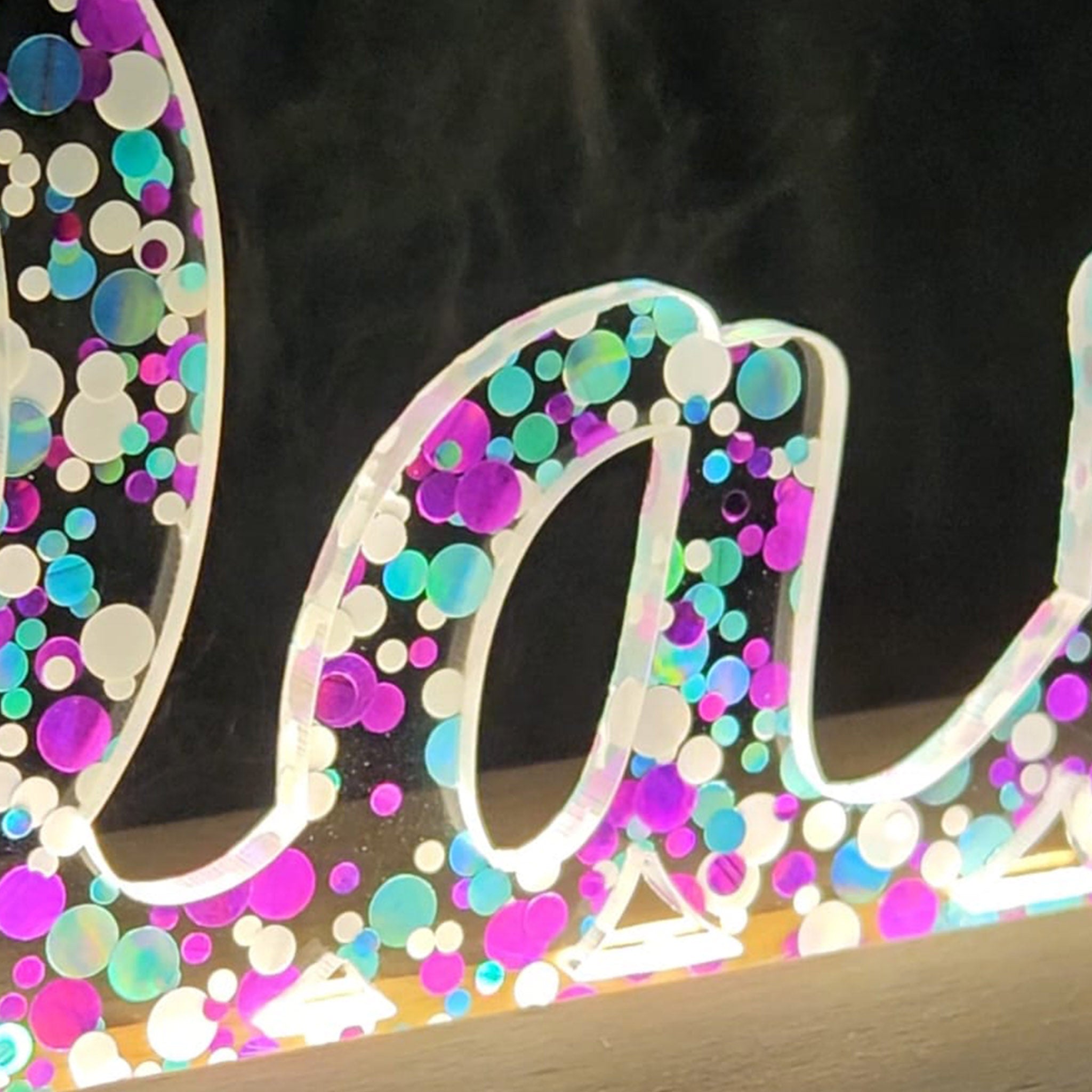 Großes, personalisiertes Nachtlicht Glitter-Konfetti türkis lila weiß, LED Lampe mit Wunschname personalisiert