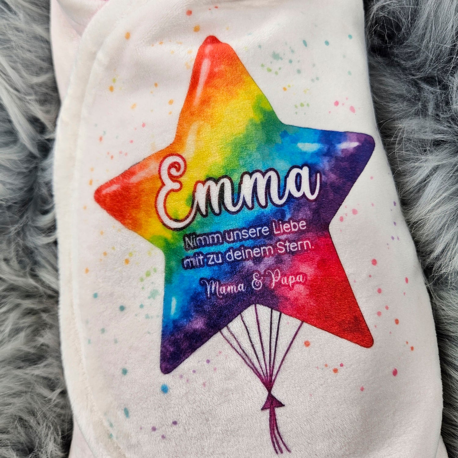 Personalisierte Sternenkind-Samt-Einschlagdecke &quot;Regenbogenstern&quot;