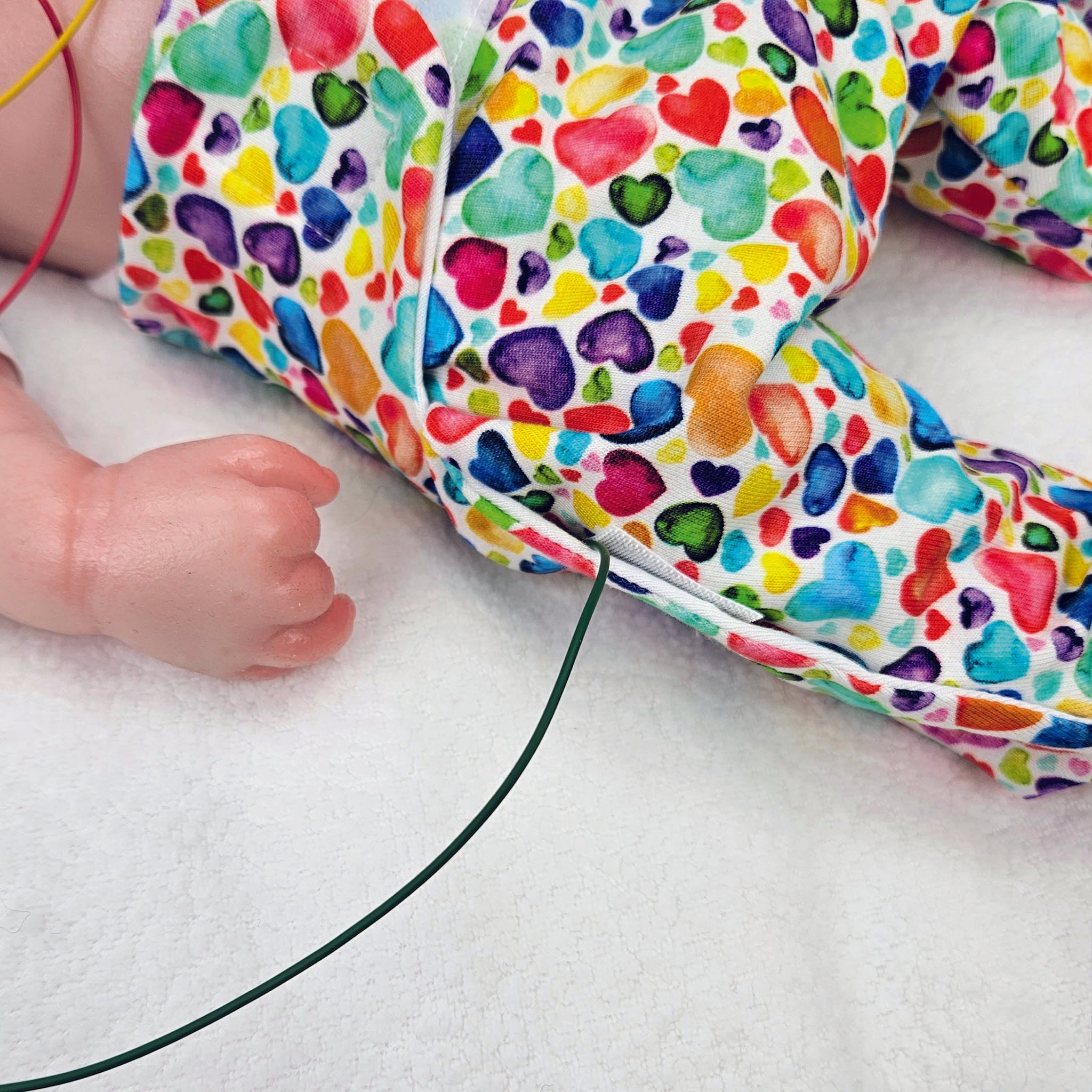 Adaptive Frühchen Hose &quot;Regenbogen Herzen&quot;