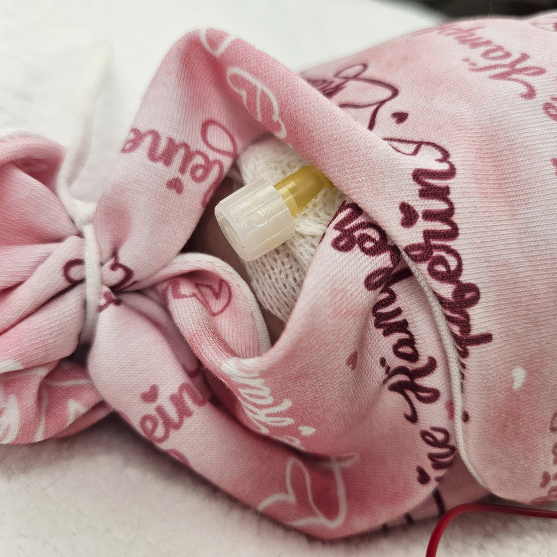 Adaptive Frühchen Mütze mit Zugangsöffnung &quot;kleine Kämpferin&quot;, mitwachsende Wickelmütze