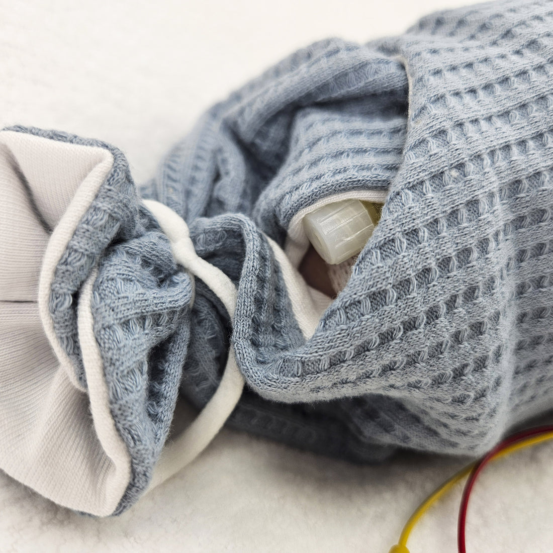 Adaptive Frühchen Mütze mit Zugangsöffnung &quot;uni blau&quot;, mitwachsende Wickelmütze