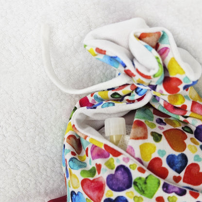 Adaptive Frühchen Mütze mit Zugangsöffnung &quot;Regenbogen Herzen&quot;, mitwachsende Wickelmütze