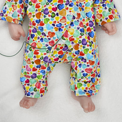 Adaptiver Frühchen Strampler &quot;Regenbogen Herzen&quot;